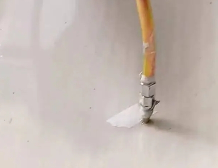 巴彦瓷砖空鼓维修公司专业解答在瓷砖铺贴过程中，如果使用的砂料过粗（如全部使用了粗砂），可能会导致以下问题